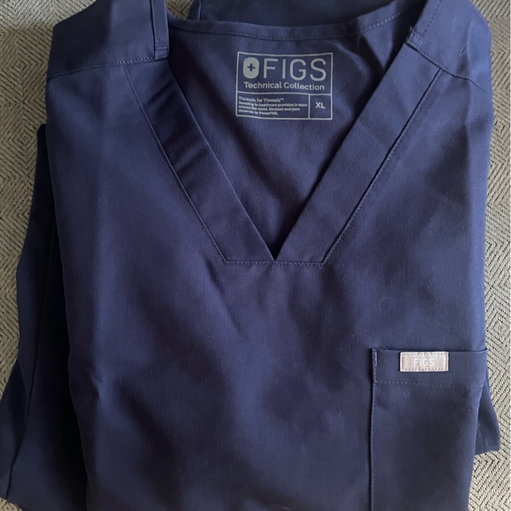 Fig brand scrubs top and bottoms XL - Technical Collection